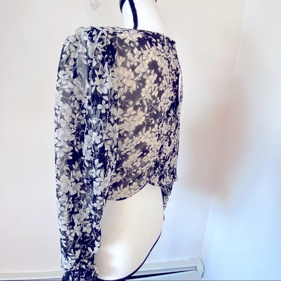 Zara‎ Cropped Print Blouse Size XS - Picture 6 of 8